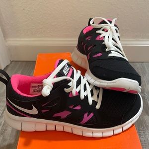 Nike free run 2.0 sz5.5y pink black white womens